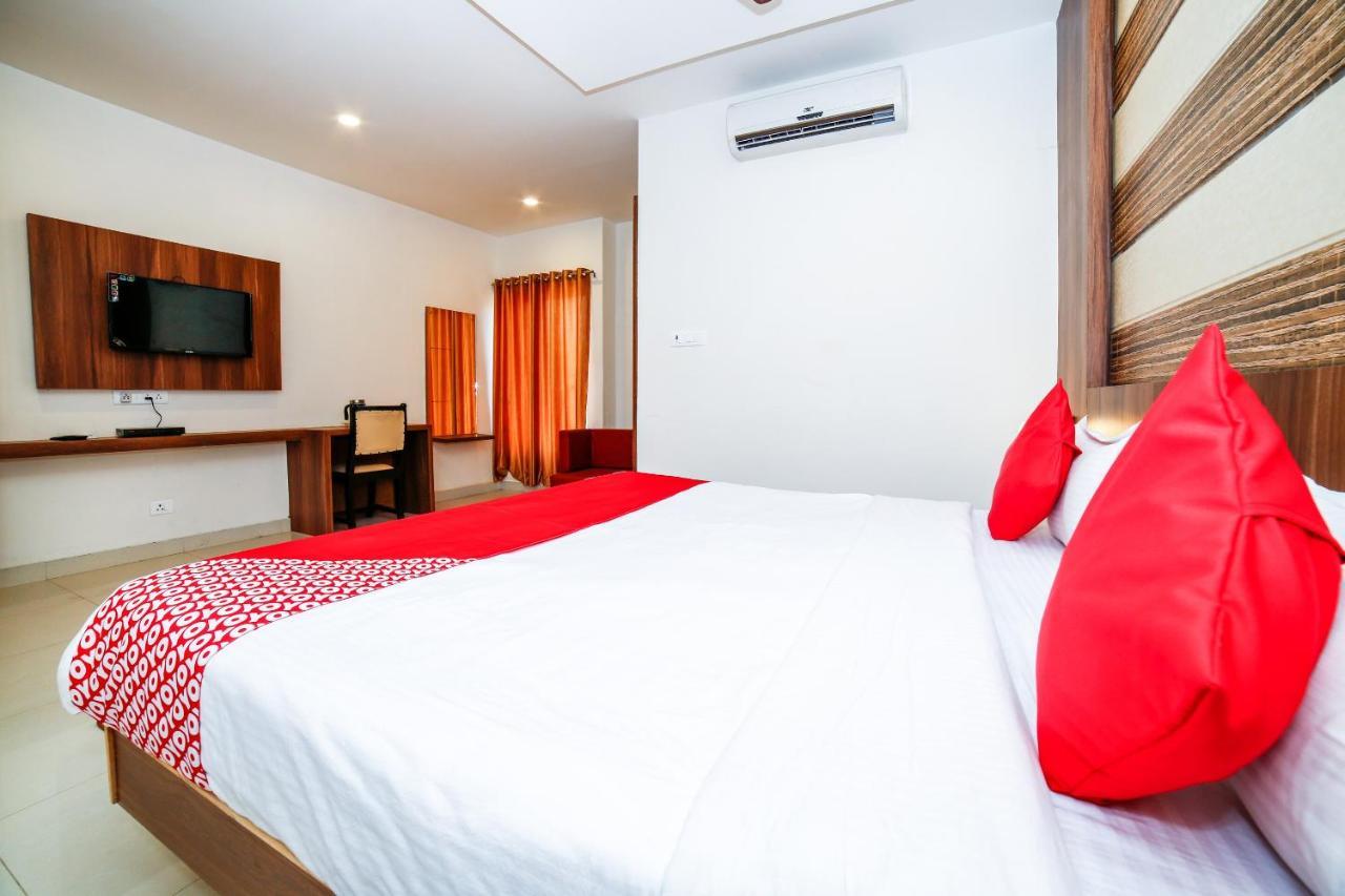 Oyo 35769 Hotel Rishabh Jhansi Exterior photo