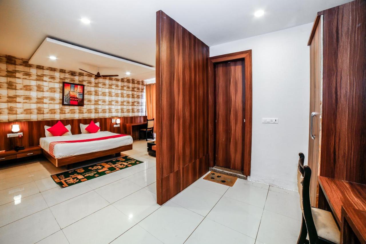 Oyo 35769 Hotel Rishabh Jhansi Exterior photo