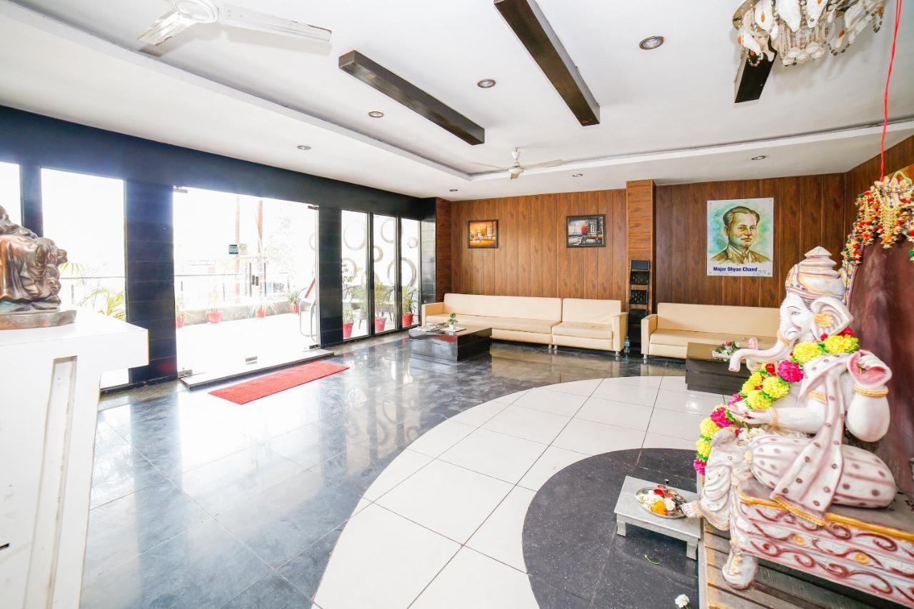 Oyo 35769 Hotel Rishabh Jhansi Exterior photo